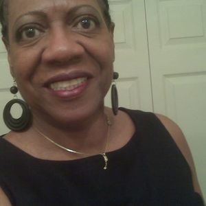 Meet your Posher, Earleen